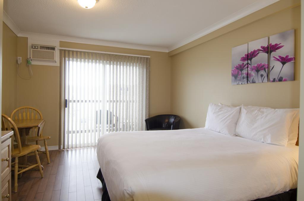 Tiki Shores Inn & Suites Penticton Værelse billede
