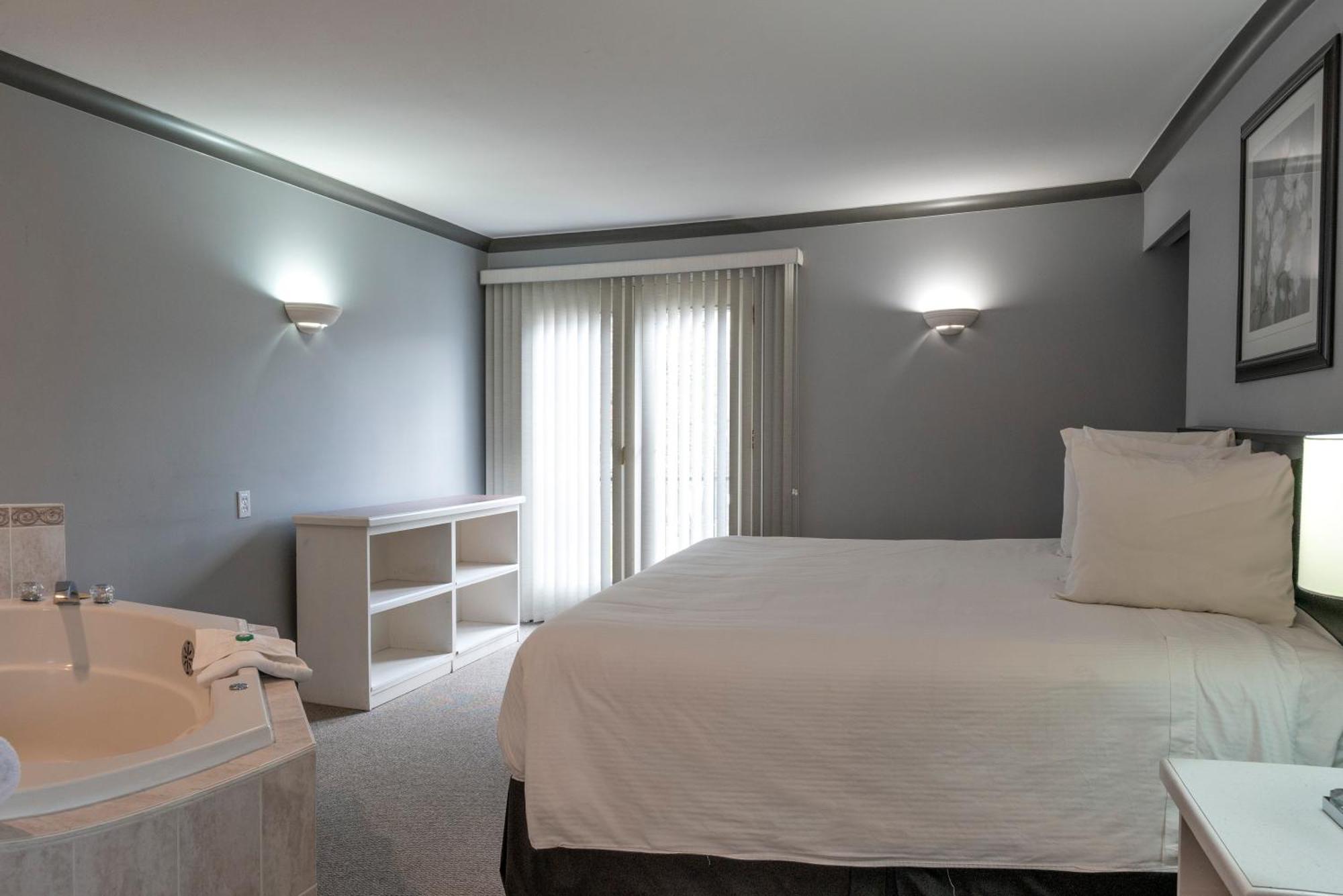 Tiki Shores Inn & Suites Penticton Eksteriør billede