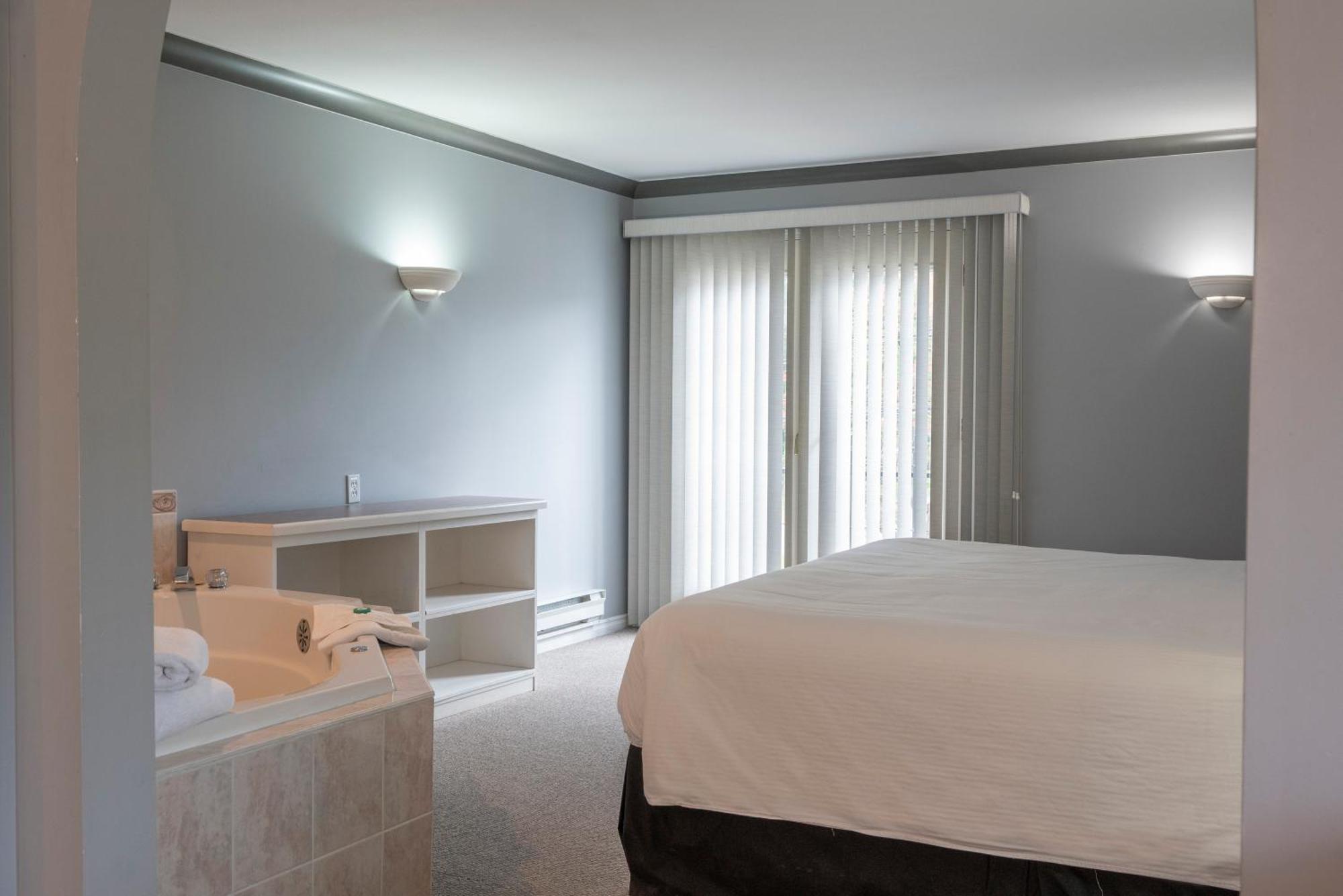 Tiki Shores Inn & Suites Penticton Eksteriør billede