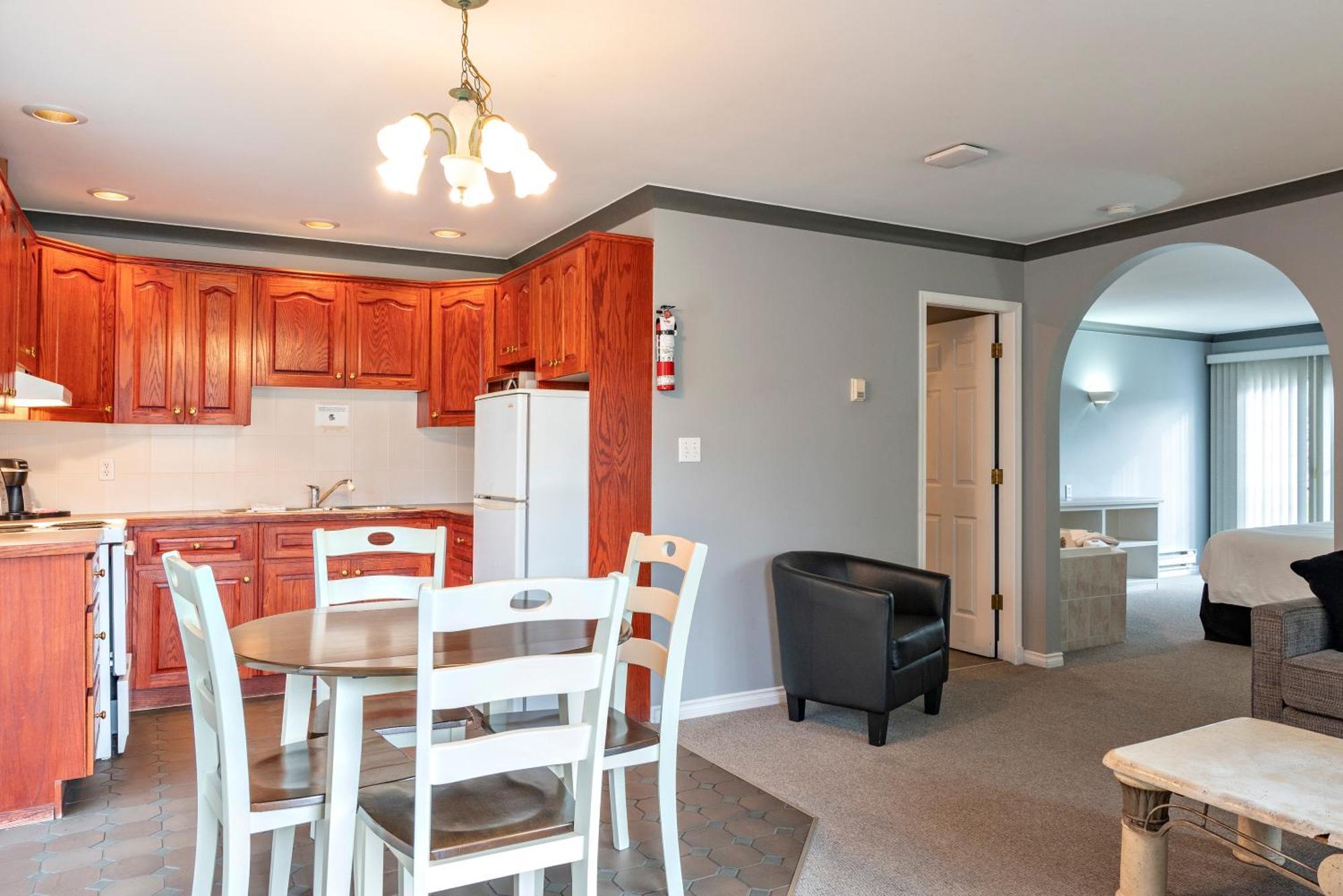 Tiki Shores Inn & Suites Penticton Eksteriør billede