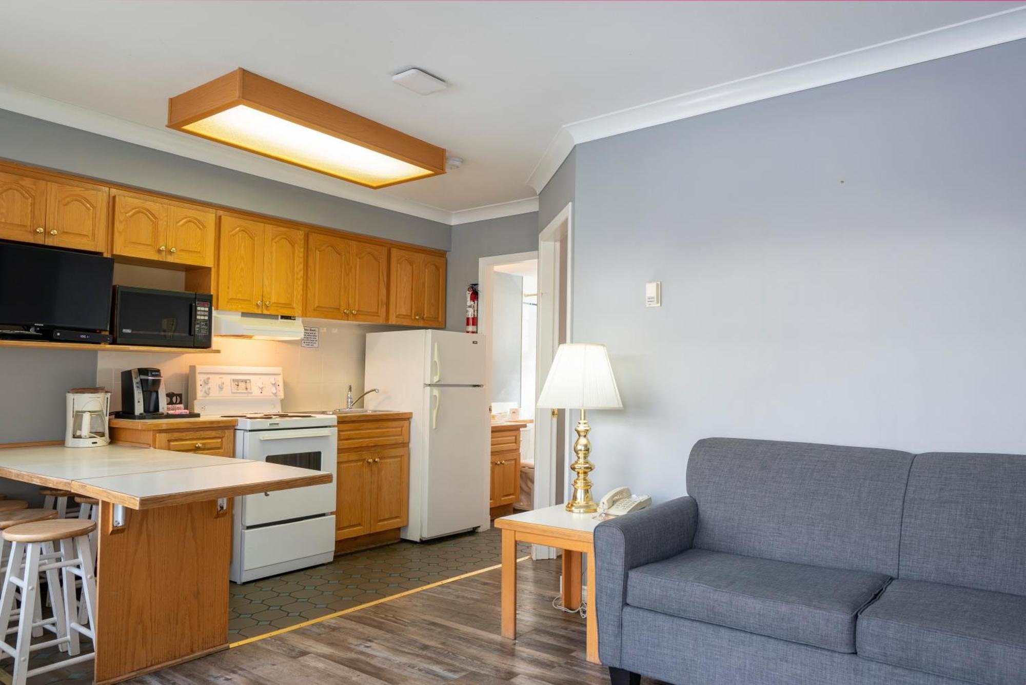 Tiki Shores Inn & Suites Penticton Eksteriør billede