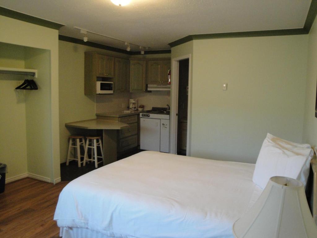 Tiki Shores Inn & Suites Penticton Værelse billede