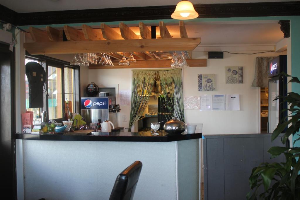 Tiki Shores Inn & Suites Penticton Eksteriør billede