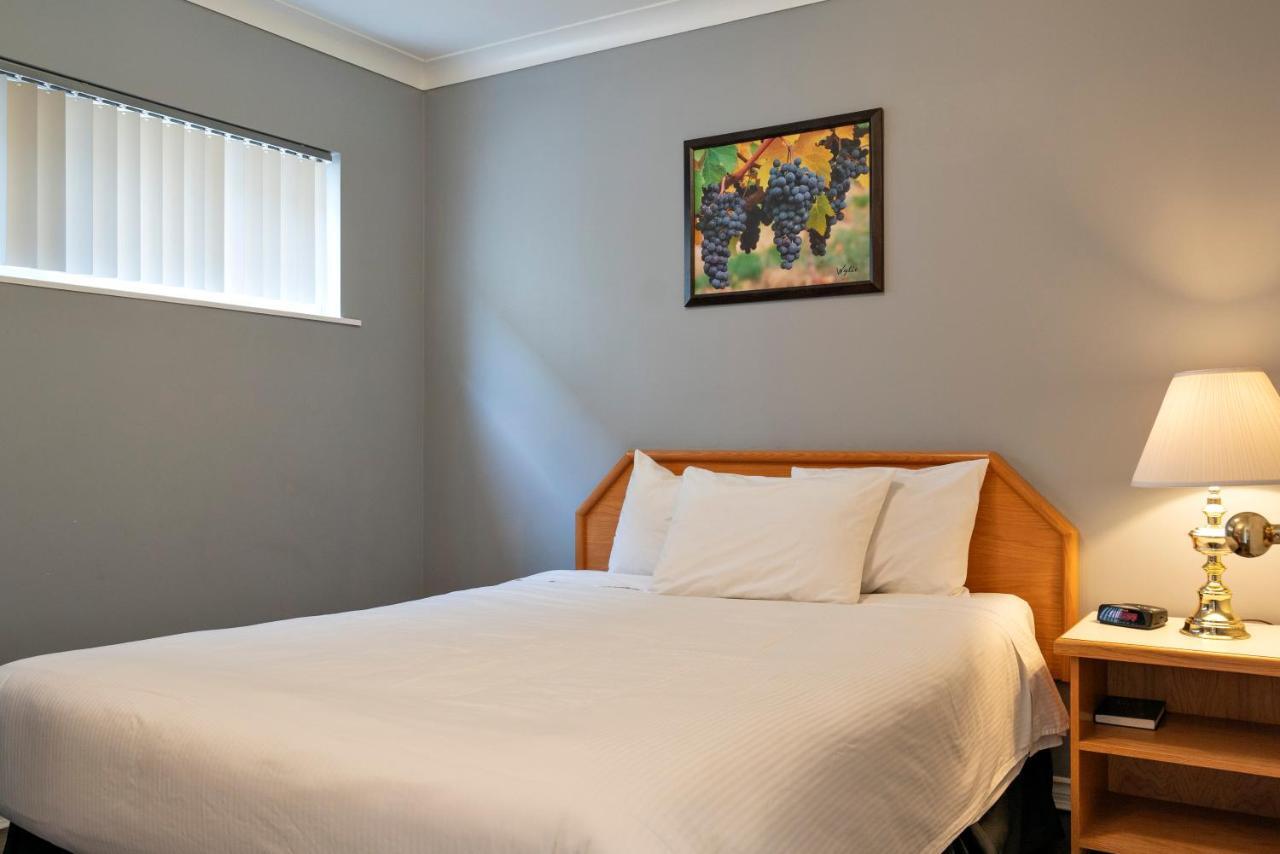Tiki Shores Inn & Suites Penticton Eksteriør billede