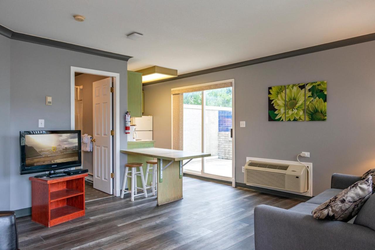 Tiki Shores Inn & Suites Penticton Eksteriør billede
