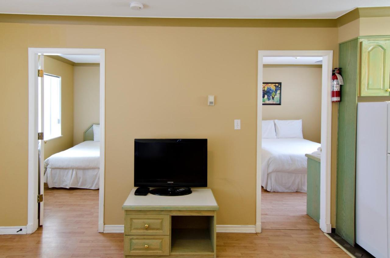 Tiki Shores Inn & Suites Penticton Eksteriør billede