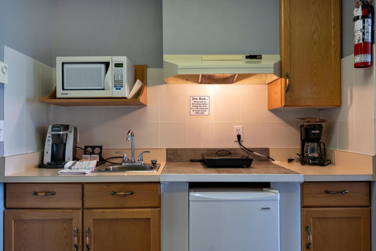 Tiki Shores Inn & Suites Penticton Eksteriør billede