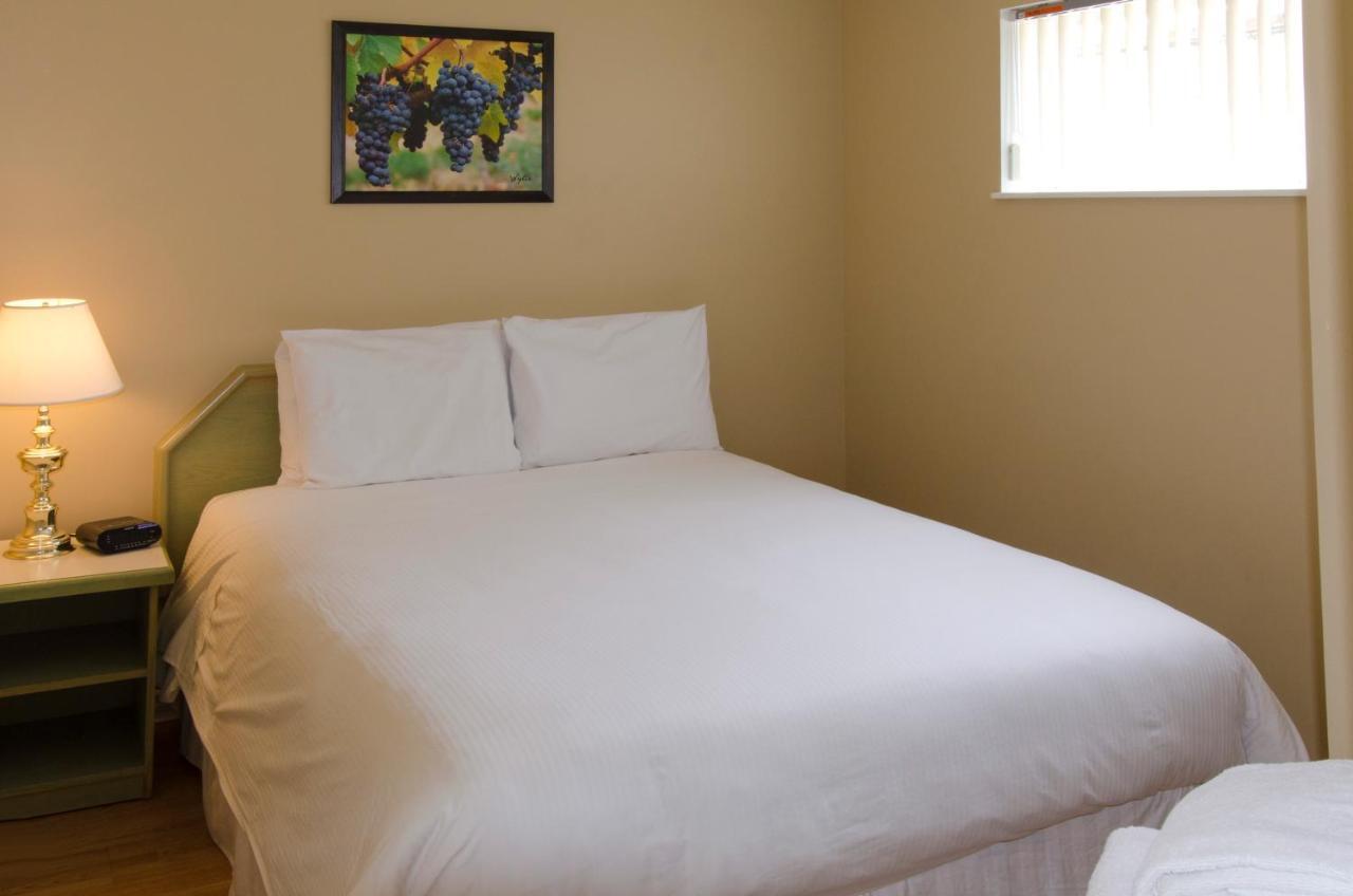 Tiki Shores Inn & Suites Penticton Eksteriør billede